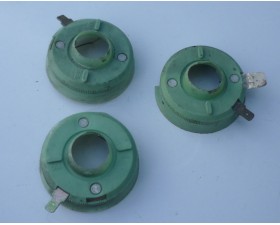 OBJÍMKA ŽÁROVKY SVĚTLOMETU - PLASTOVÁ - 3 KS - (ASYMETRICKÉ)